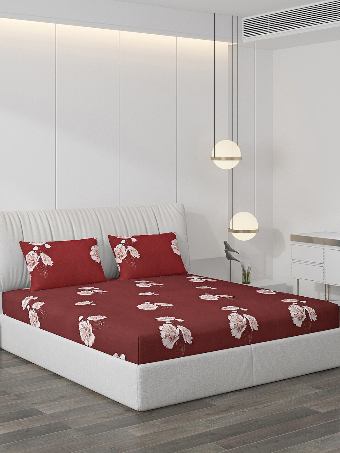 

Monte Carlo Maroon & White Floral Polyester 130 TC King Bedsheet With 2 Pillow Covers