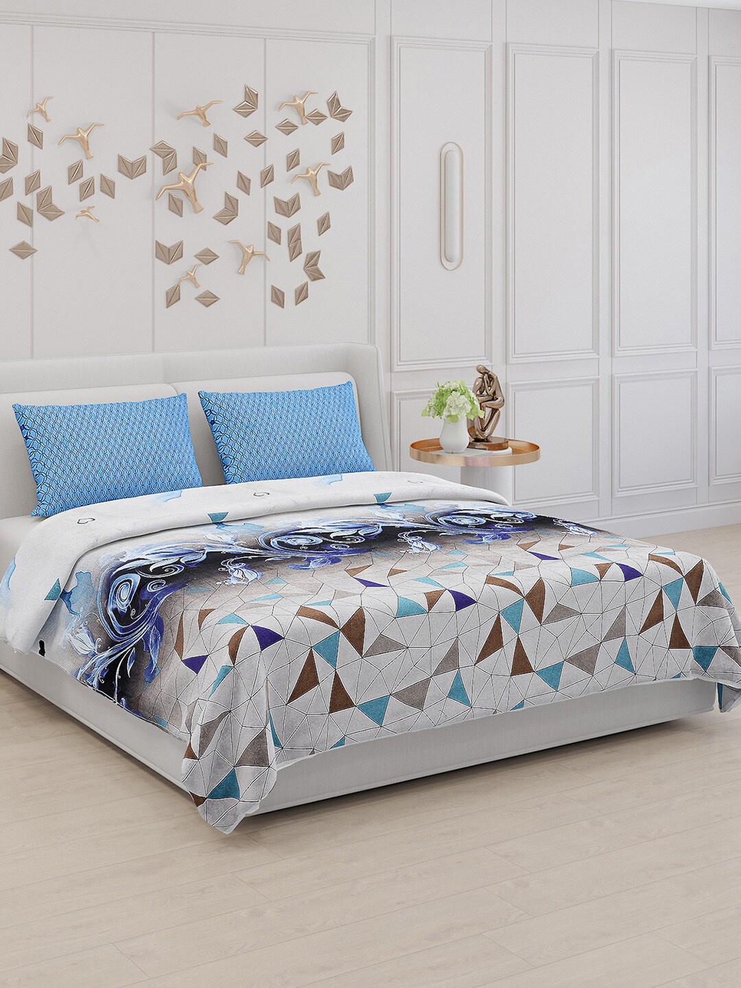 

Monte Carlo Blue & Brown Geometric Polyester 130 TC King Bedsheet With 2 Pillow Covers