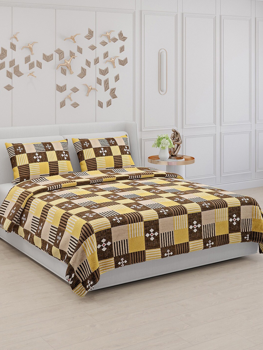 

Monte Carlo Brown & Yellow Geometric Cotton 104 TC King Bedsheet With 2 Pillow Covers