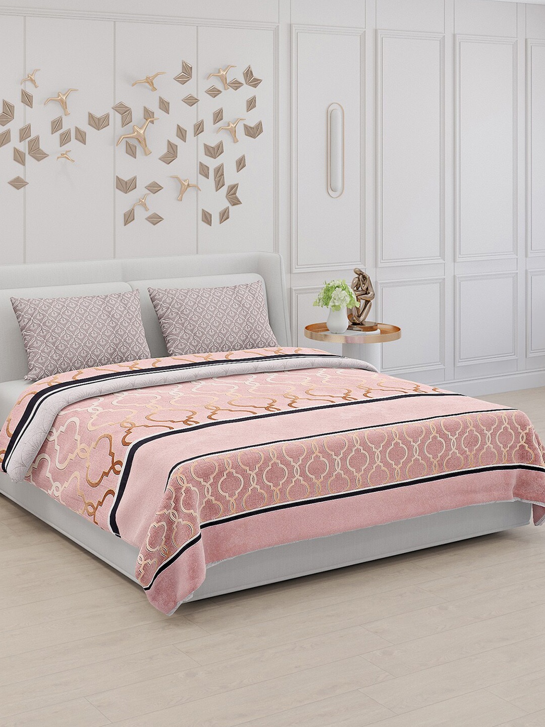 

Monte Carlo Eternal Peach-Coloured Geometric 130 TC King Bedsheet with 2 Pillow Covers