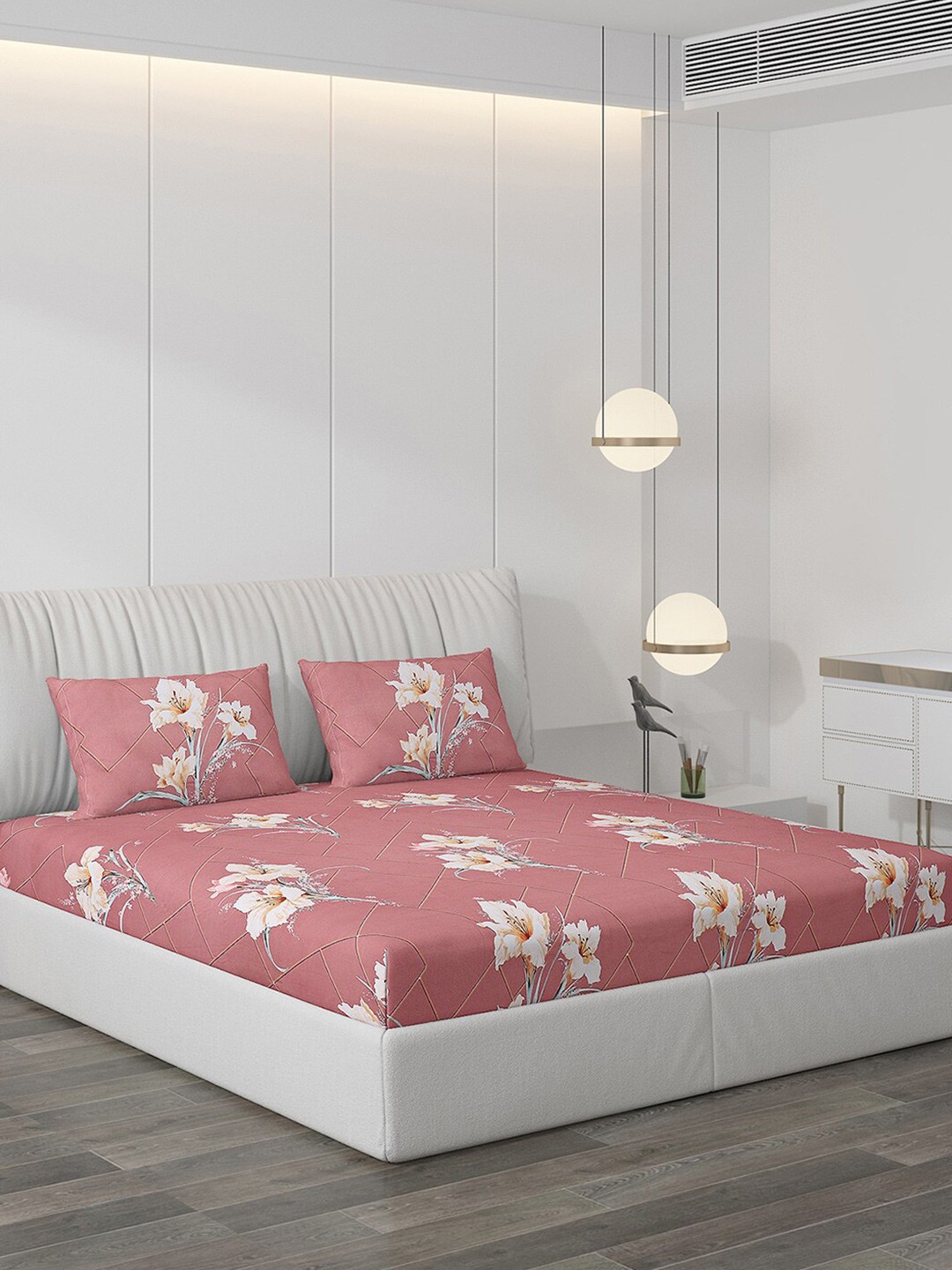 

Monte Carlo Pink & White Floral Polyester 130 TC King Bedsheet With 2 Pillow Covers