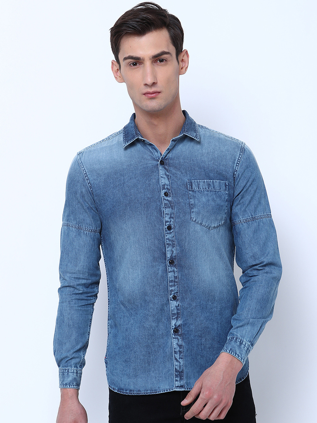 

LOCOMOTIVE Men Blue Slim Fit Solid Casual Shirt