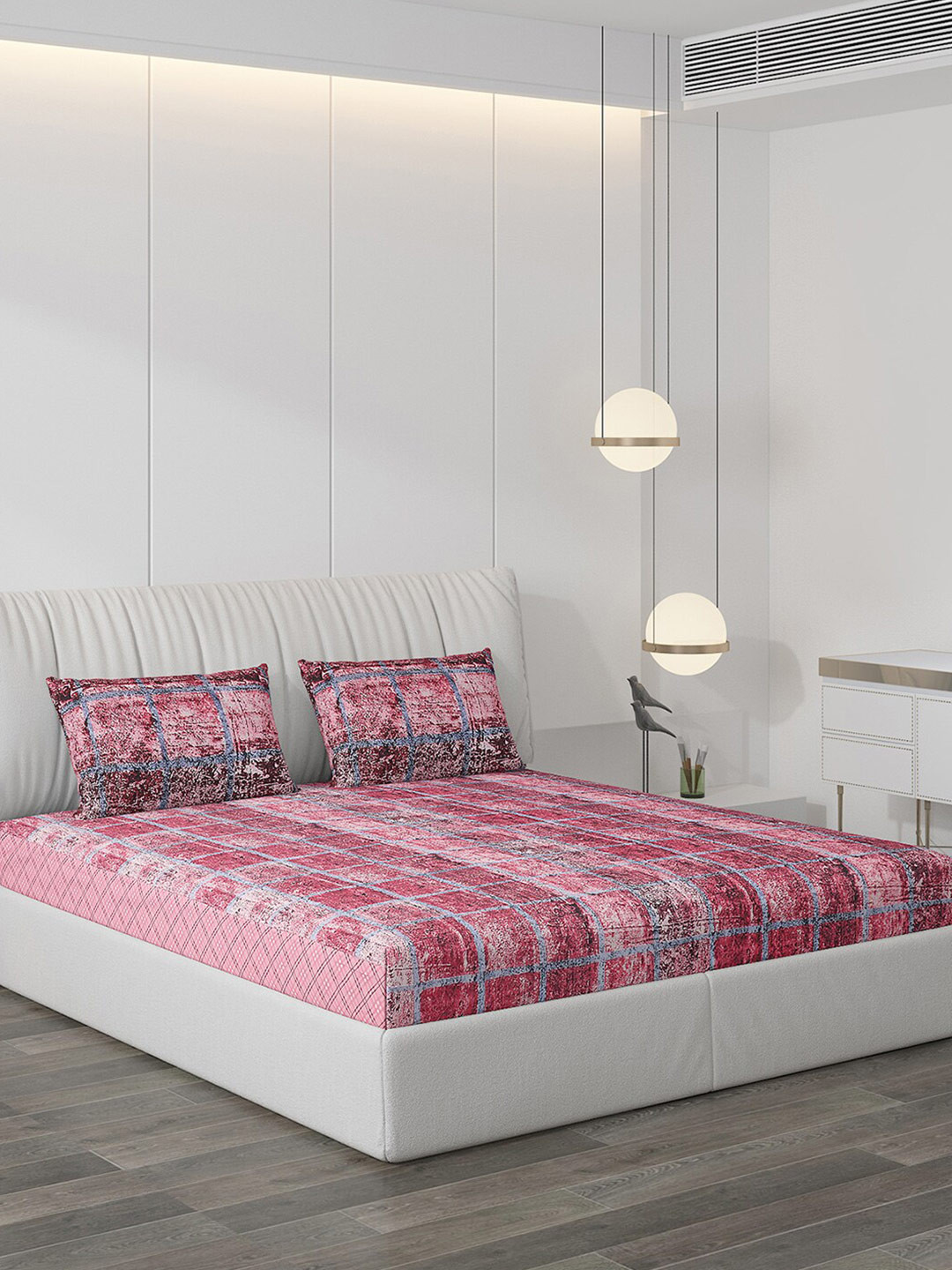 

Monte Carlo Baizo Pink & White 120 TC King Bedsheet with 2 Pillow Covers