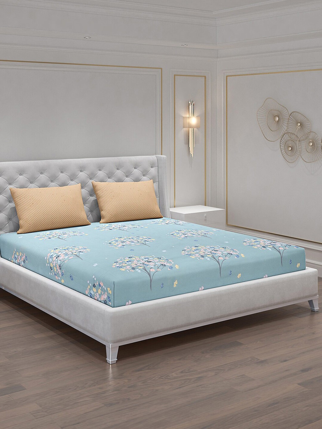 

Monte Carlo Blue & White Floral 130 TC King Bedsheet With 2 Pillow Covers