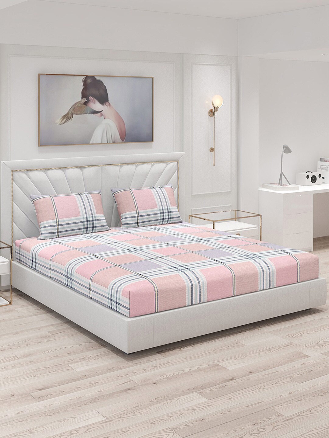 

Monte Carlo Pink & White Geometric 130 TC King Bedsheet With 2 Pillow Covers