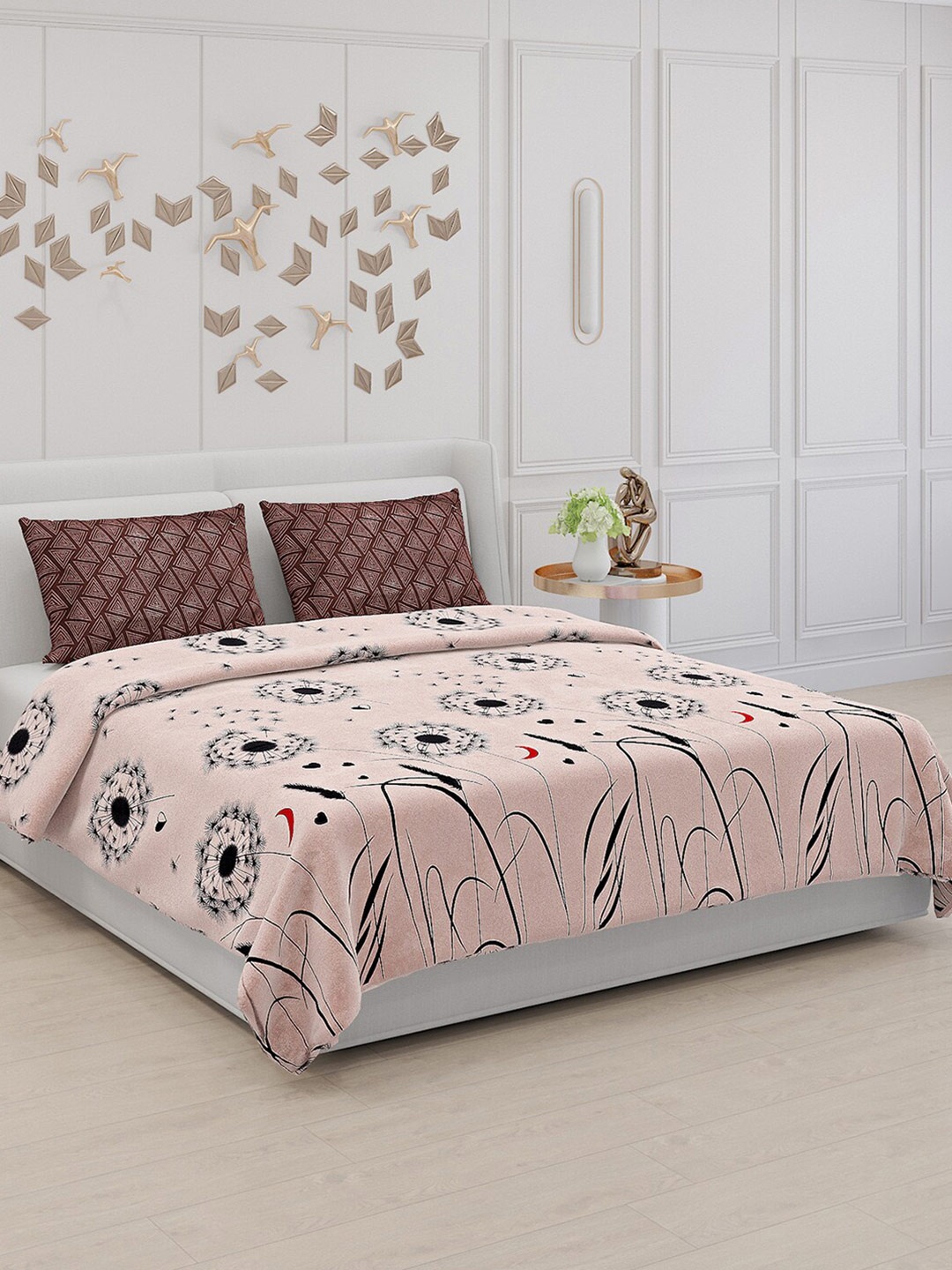 

Monte Carlo Eternal Peach-Coloured & Black 130 TC King Bedsheet with 2 Pillow Covers