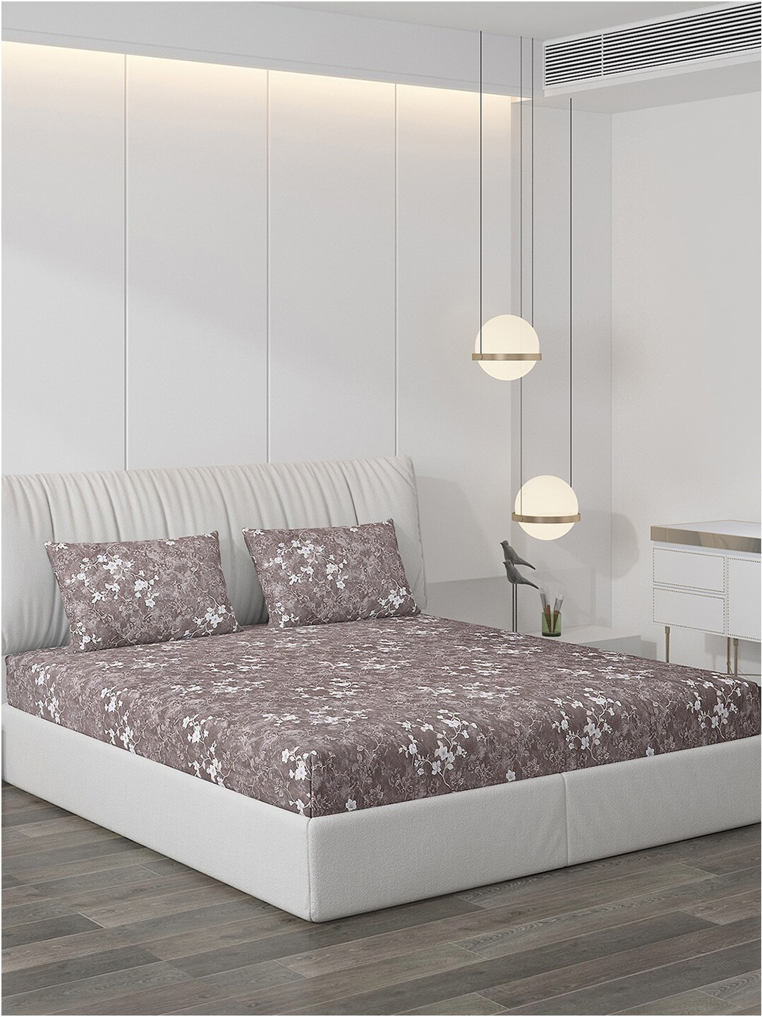 

Monte Carlo Aroma Brown & White Floral 130 TC King Bedsheet with 2 Pillow Covers