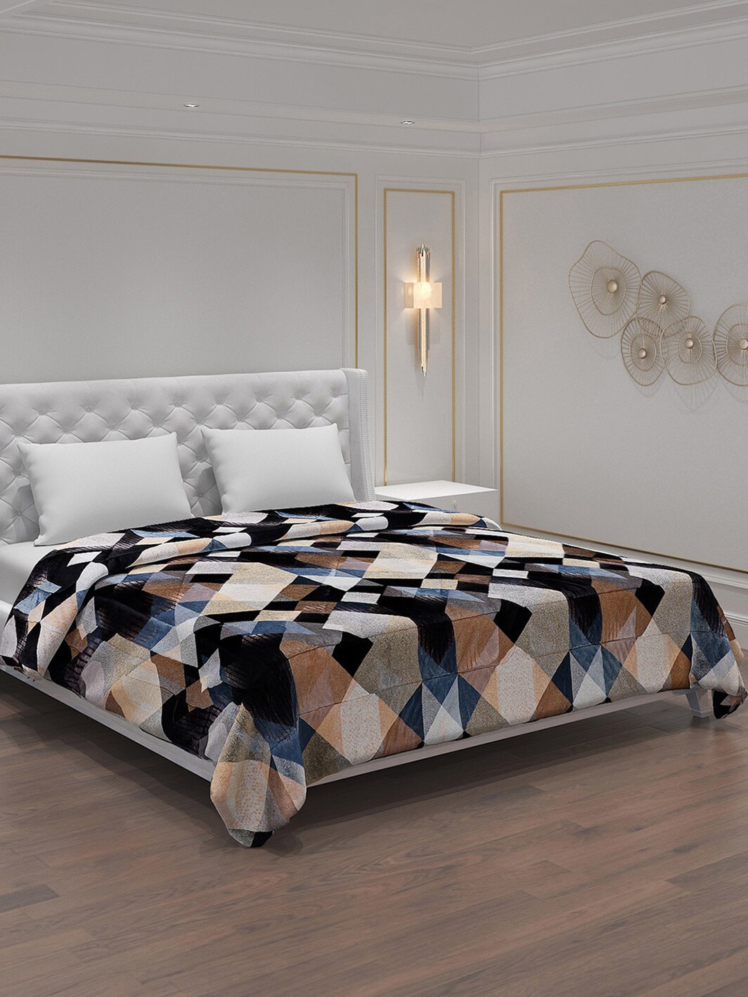 

Monte Carlo Beige & Black Geometric AC Room 180 GSM Double Bed Comforter