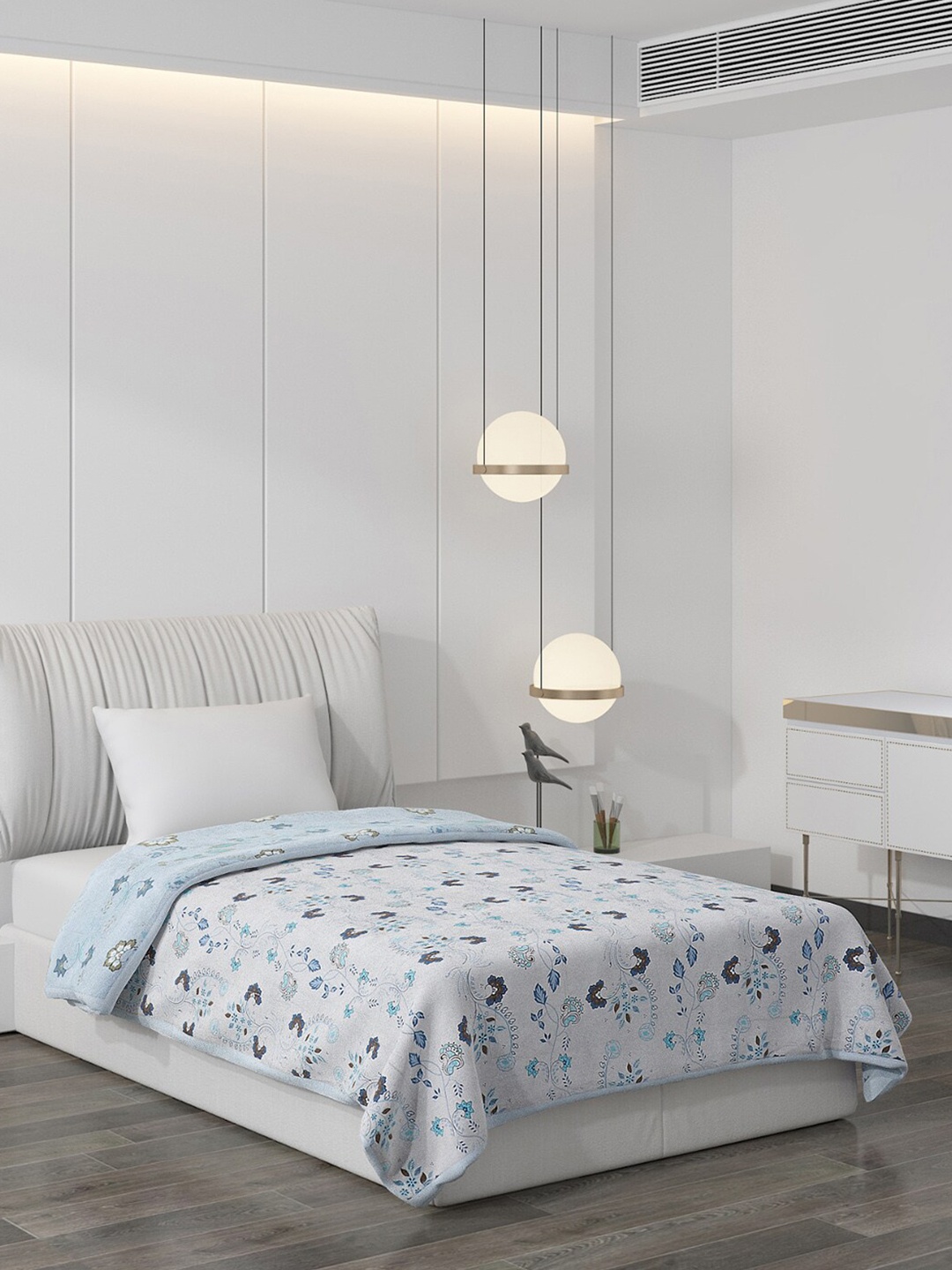 Monte Carlo White & Blue Floral AC Room 150 GSM Single Bed Comforter