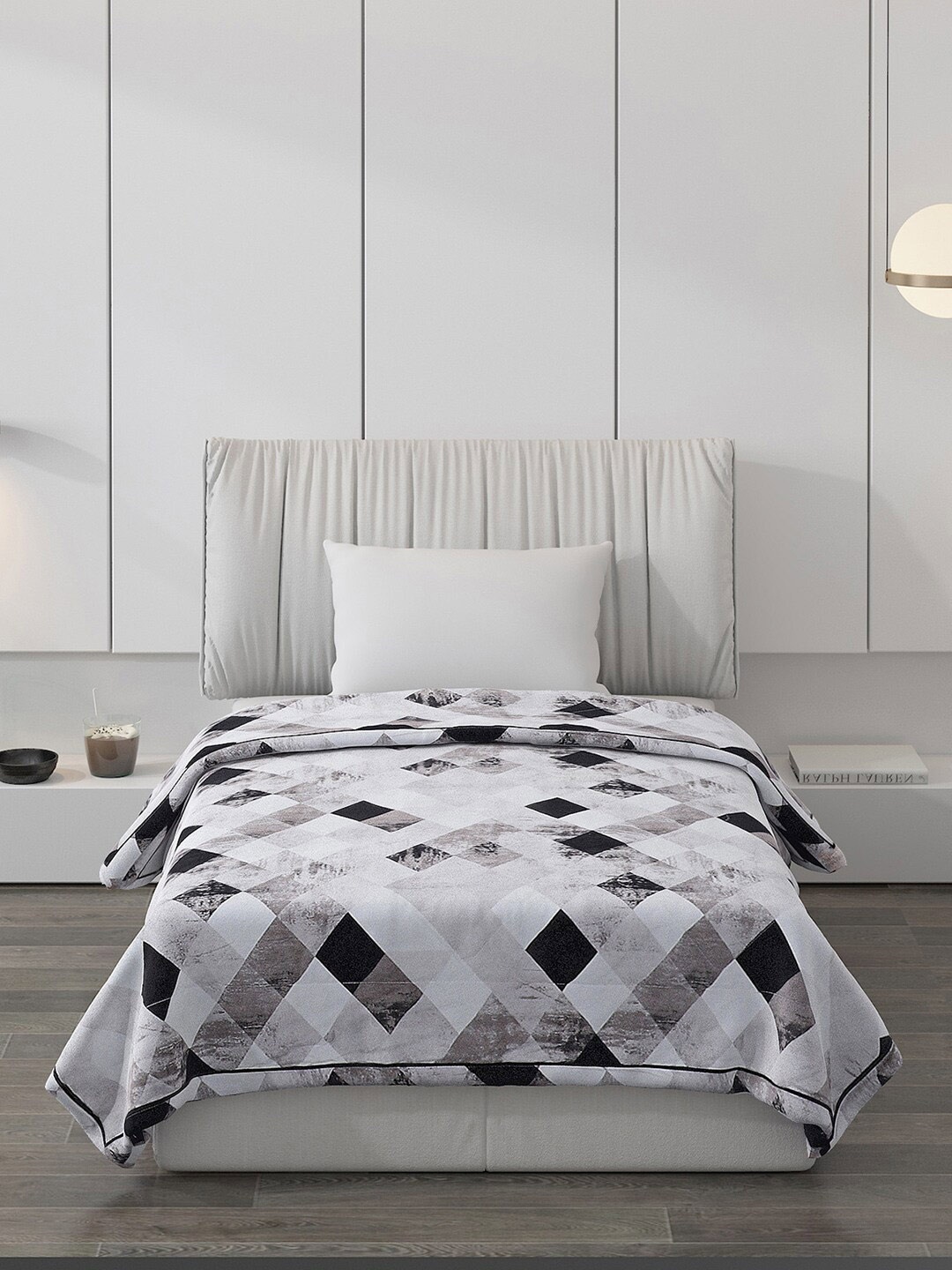 

Monte Carlo Grey & Black Geometric AC Room 120 GSM Single Bed Comforter