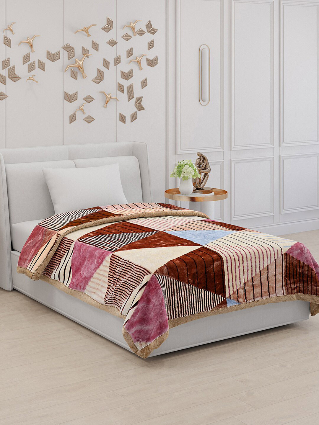 

Monte Carlo White & Brown Geometric Heavy Winter 1000 GSM Single Bed Blanket