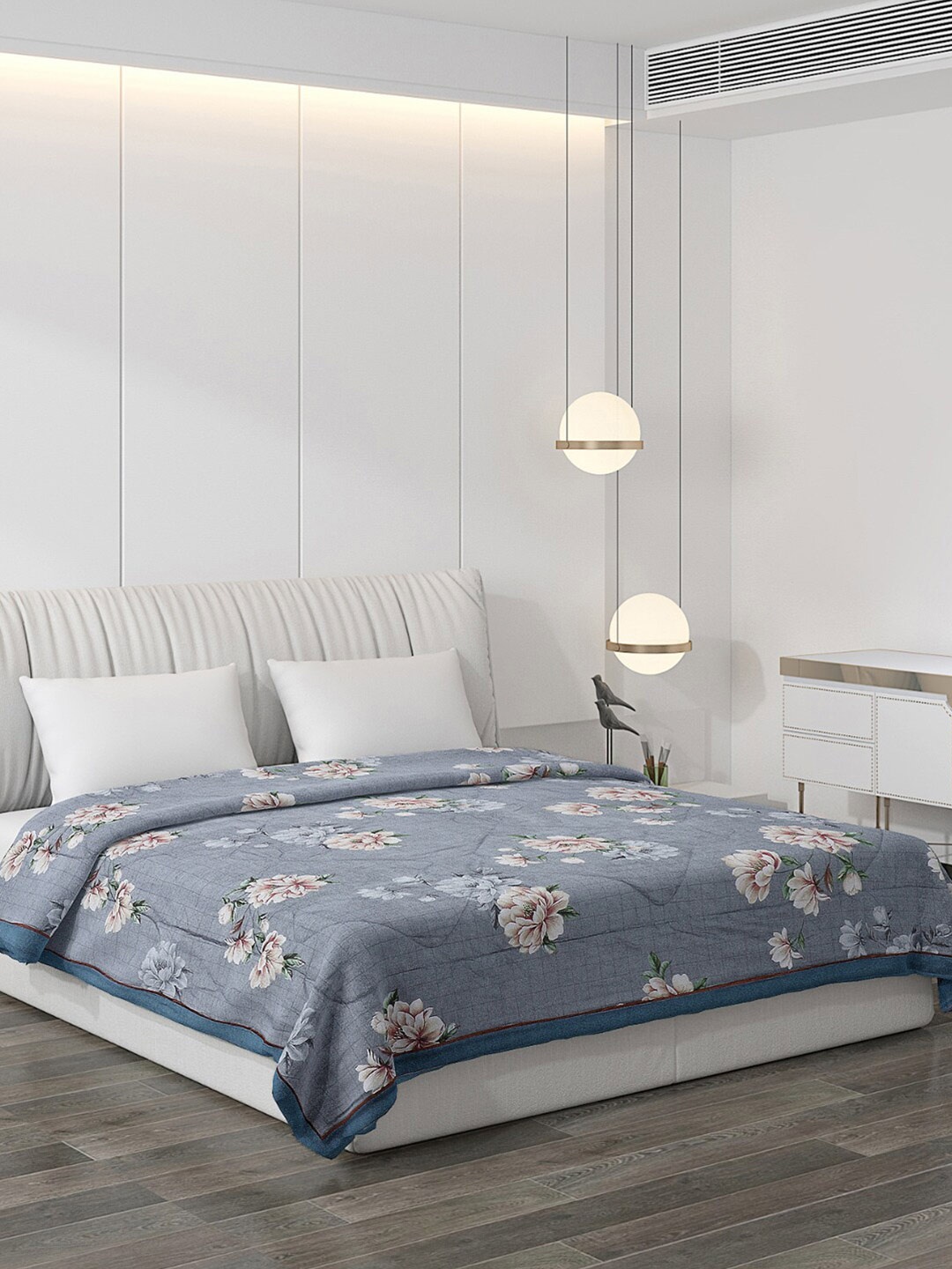 

Monte Carlo Blue & White Floral AC Room 120 GSM Double Bed Comforter