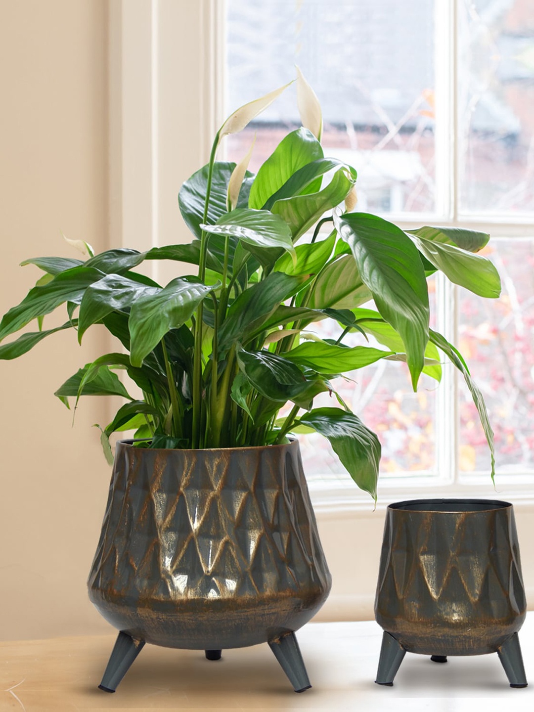 

ecofynd Grey 2 Pieces Hazel Metal Planters With Stand