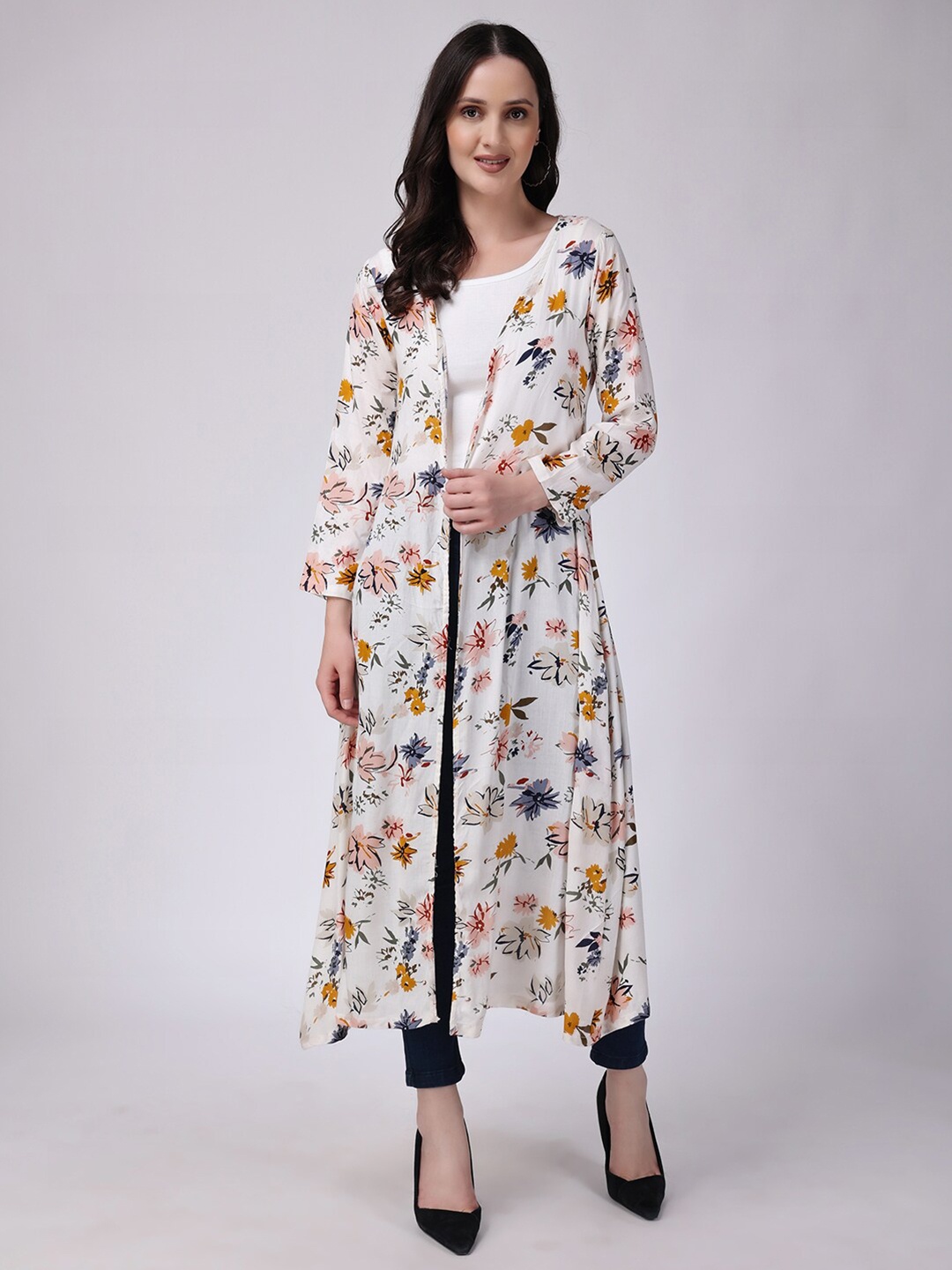 

SCORPIUS Floral Printed Longline Shrug, White