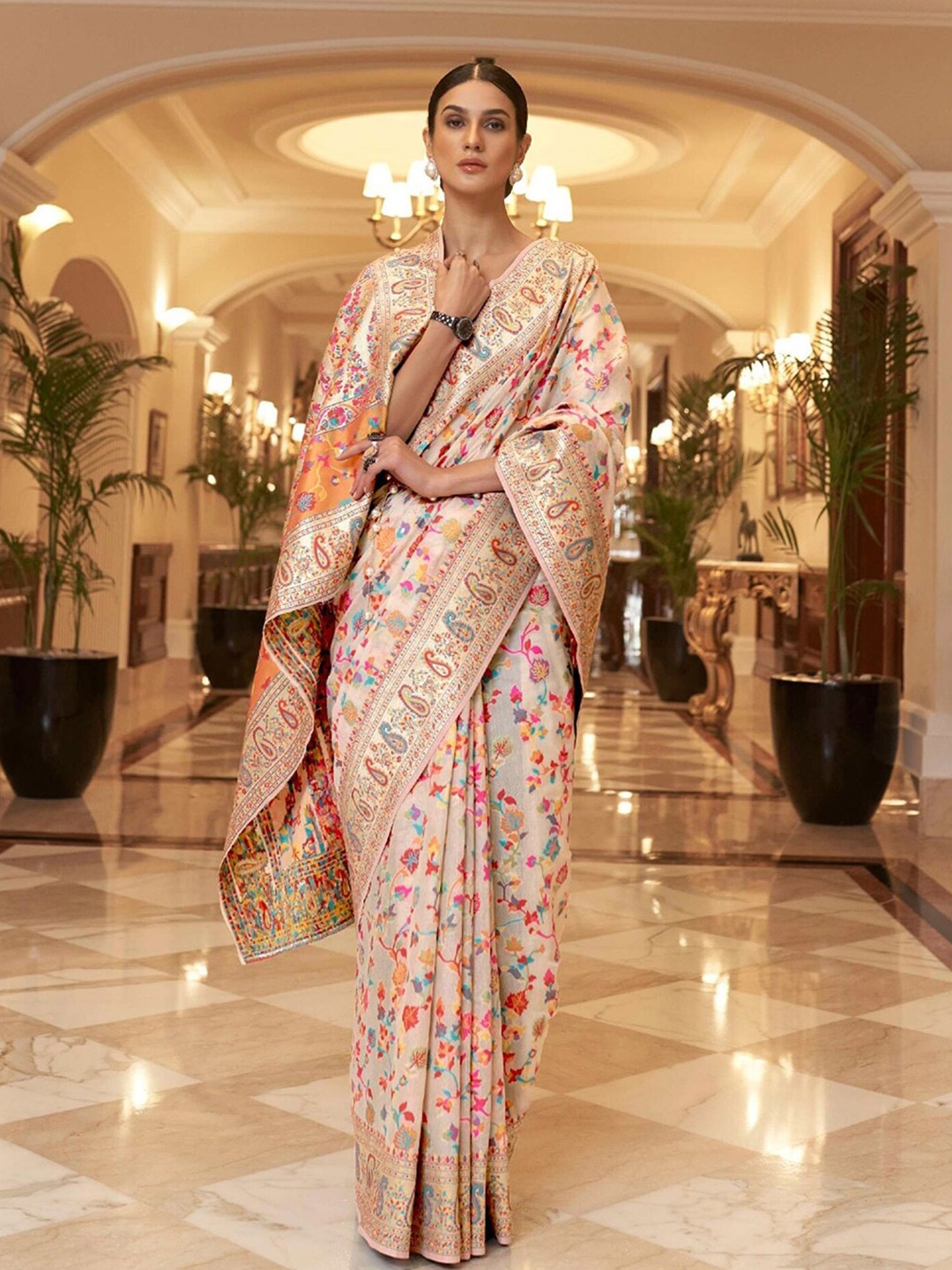 

GAJARAI Woven Design Zari Banarasi Saree, Off white