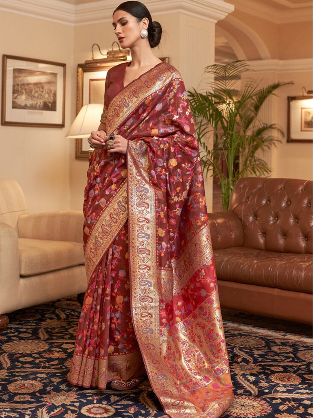 

GAJARAI Ethnic Motifs Woven Design Zari Banarasi Saree, Maroon