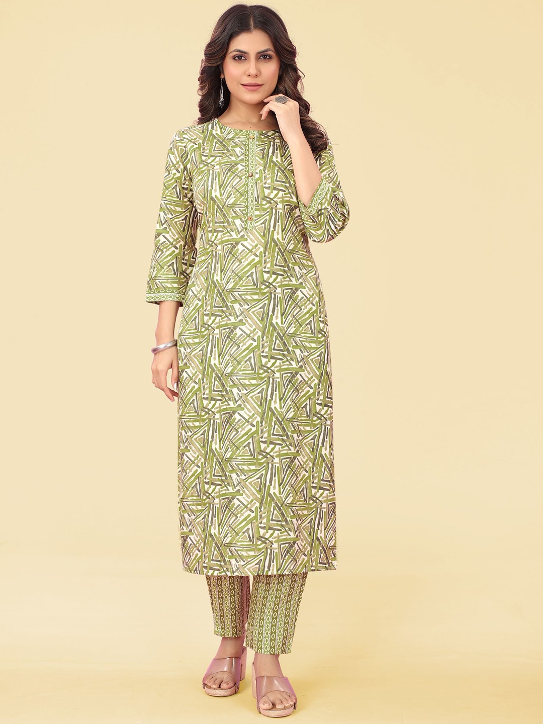 

PREMROOP- THE STYLE YOU LOVE Geometric Printed Round Neck Straight Kurta Set, Green