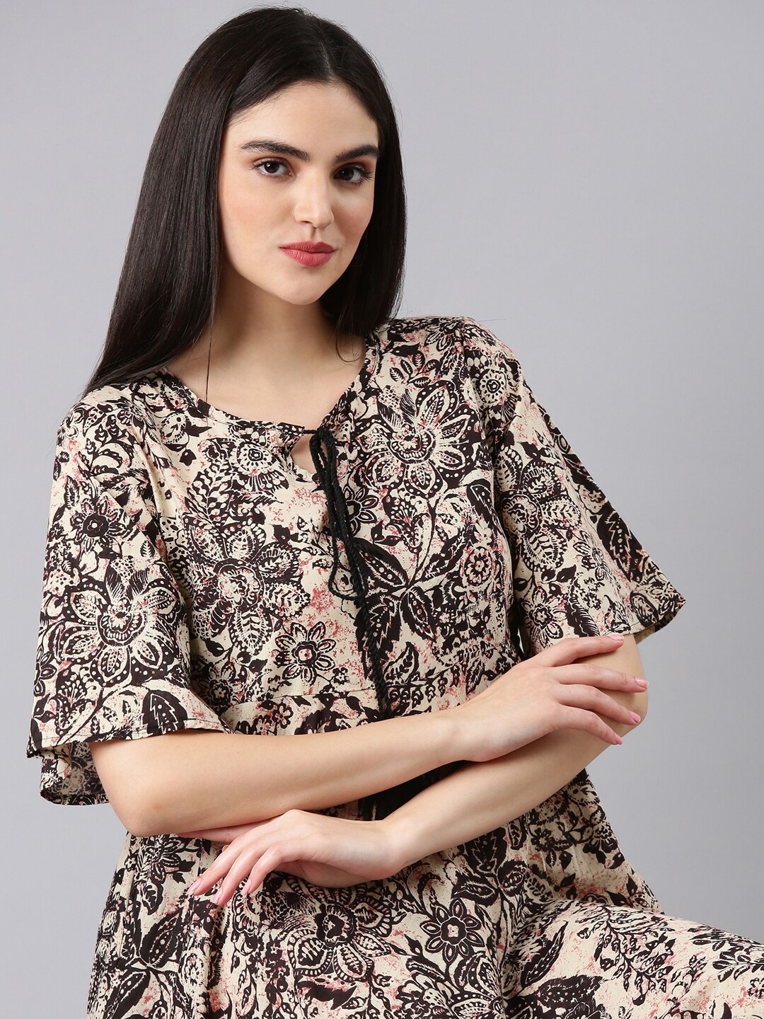 

SHOWOFF Floral Printed Keyhole Neck Flared Sleeves Flared A-Line Dress, Beige