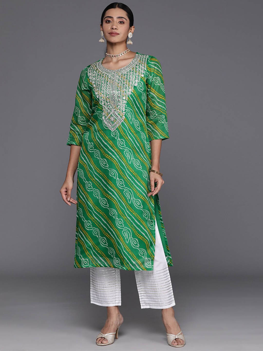 

Varanga Women Bandhani Printed Embellished Kurta, Green