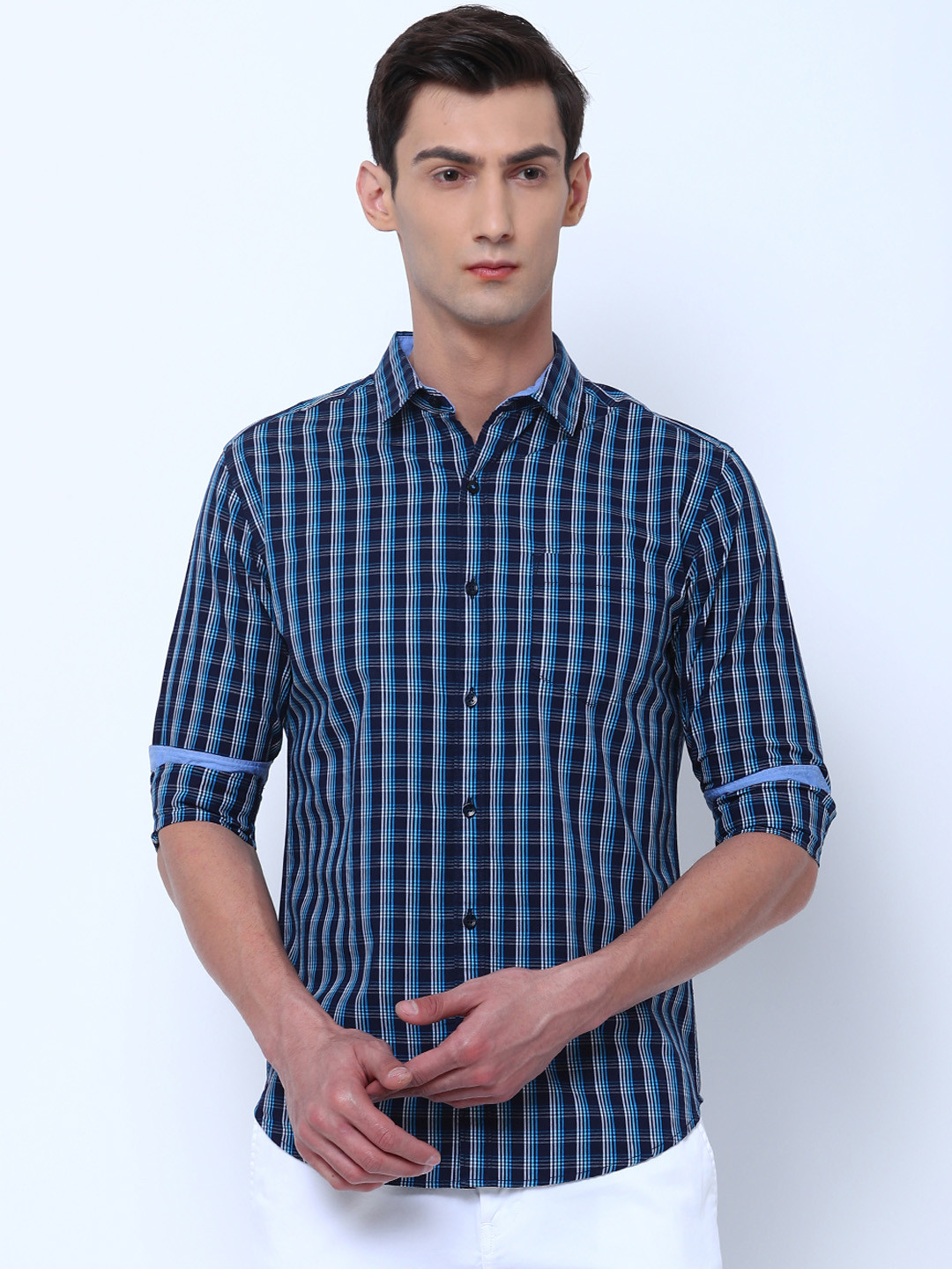 

Black coffee Men Navy Blue & White Slim Fit Checked Casual Shirt