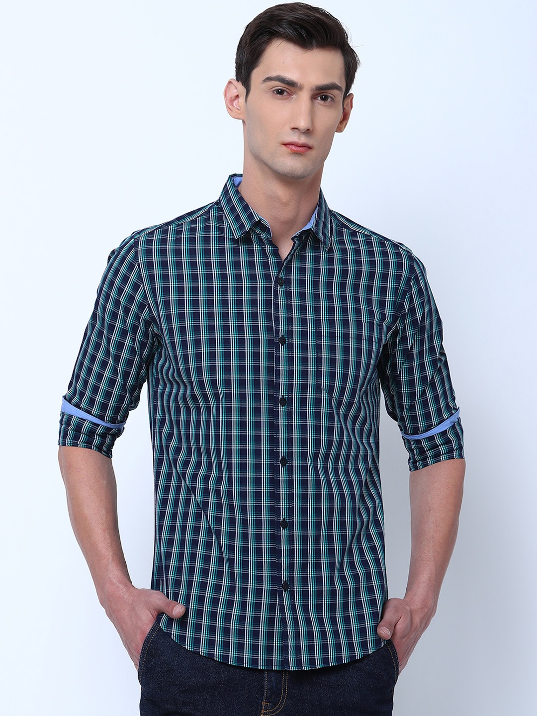 

Black coffee Men Navy Blue & White Slim Fit Checked Casual Shirt