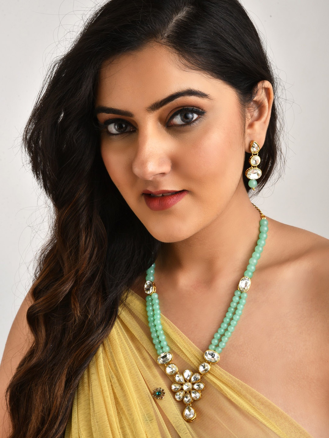 

LAIDA Gold-Plated Kundan-Studded & Artificial Beaded Jewellery Set, Green