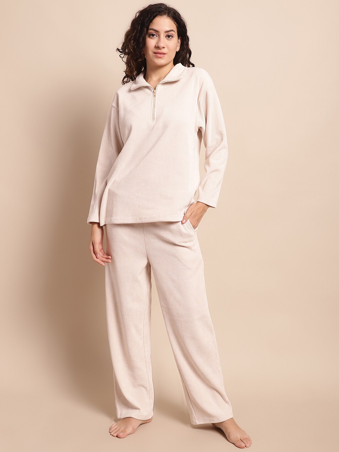 

Kanvin Velvet T-Shirt And Pyjama Night Suit, Off white