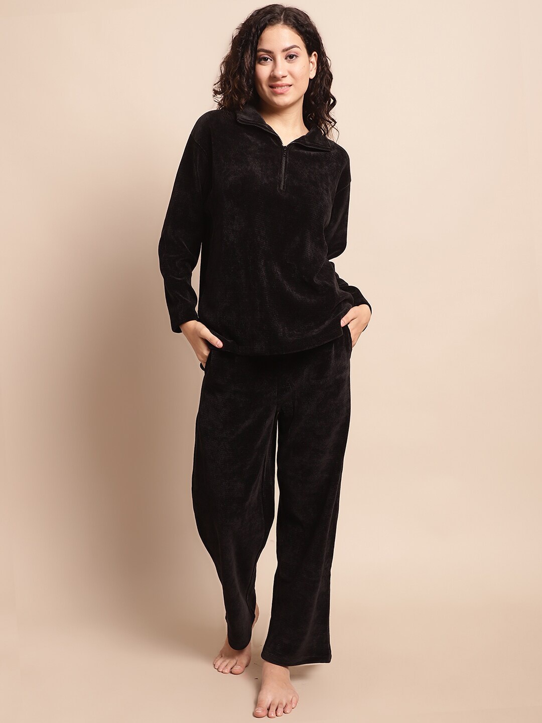 

Kanvin Velvet Top And Pyjamas Night Suit, Black