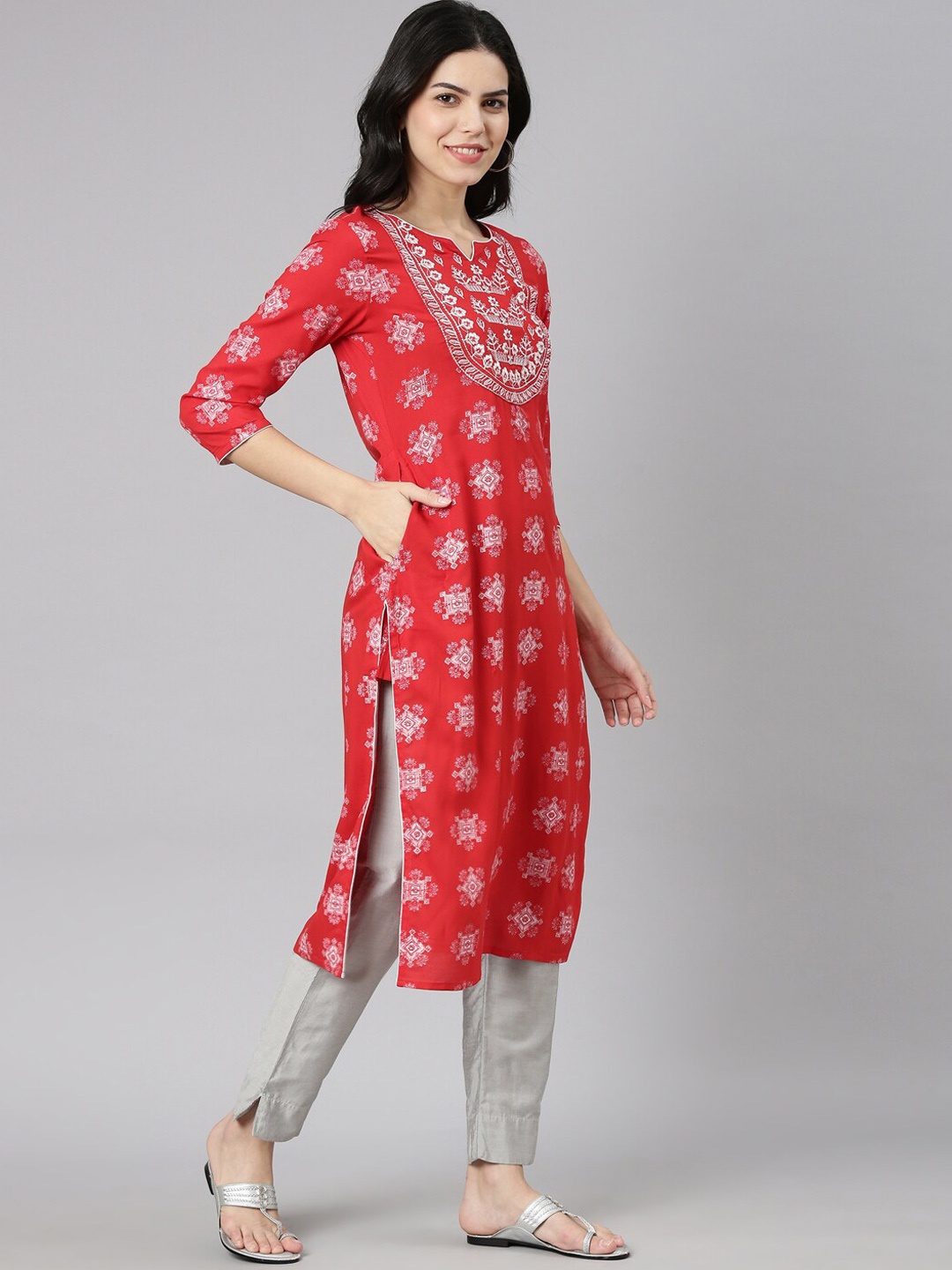 

Souchii Ethnic Motifs Printed Thread Work Straight Kurta, Red