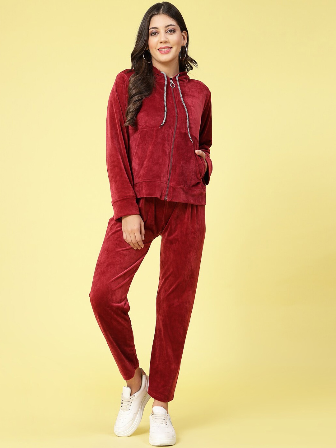 

Clora Creation Hooded Sweatshirt With Trousers, Maroon