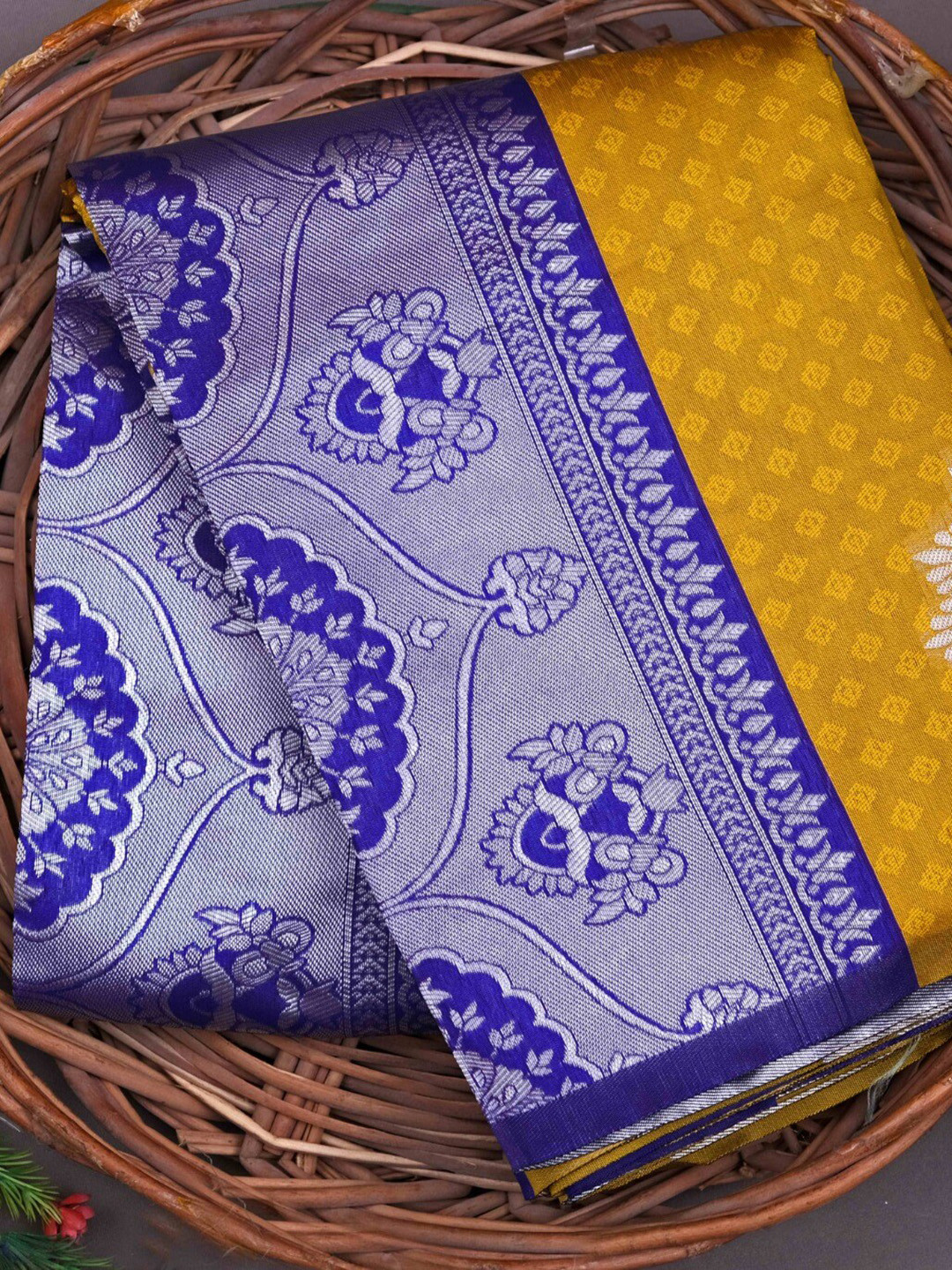 

MORLY Ethnic Motifs Woven Design Zari Kanjeevaram Saree, Mustard