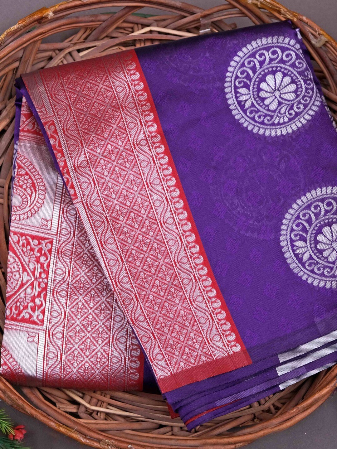 

MORLY Ethnic Motifs Woven Design Zari Kanjeevaram Saree, Purple