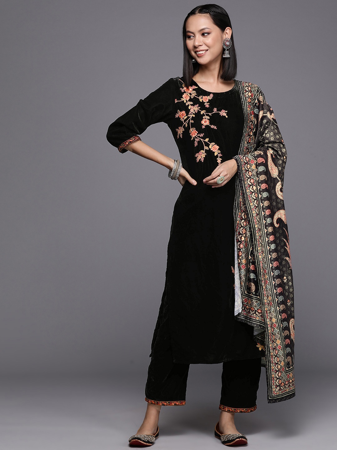 

Varanga Floral Embroidered Thread work Winter Kurta with Trouser & Velvet Dupatta, Black