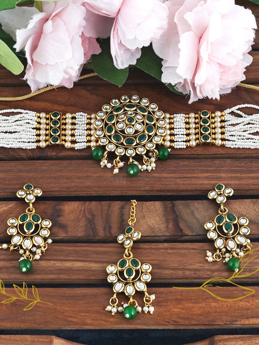 

MANSIYAORANGE Gold-Plated Kundan-Studded & Beaded Jewellery Set With Maang Tika