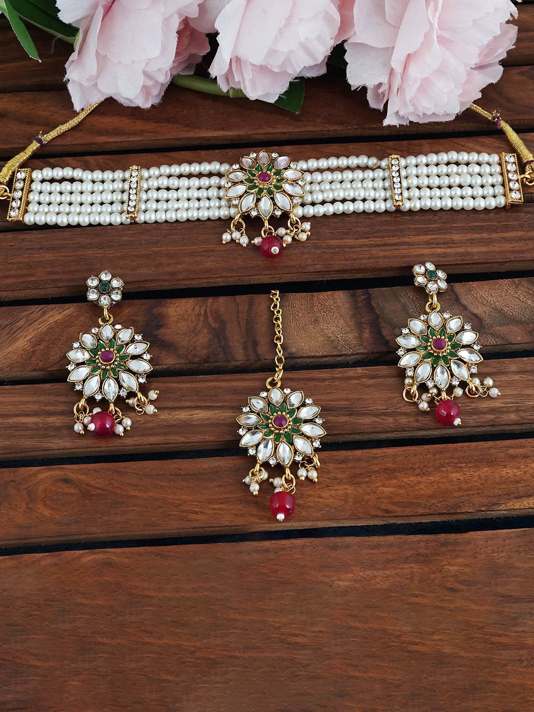 

MANSIYAORANGE Gold-Plated Kundan-Studded & Beaded Jewellery Set With Maang Tika