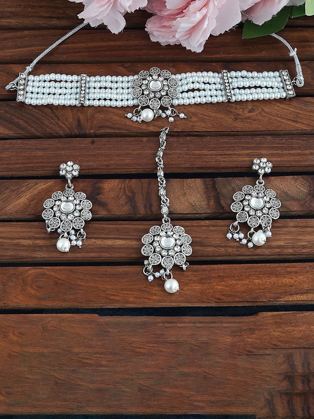 

MANSIYAORANGE Silver-Plated Kundan-Studded & Beaded Jewellery Set