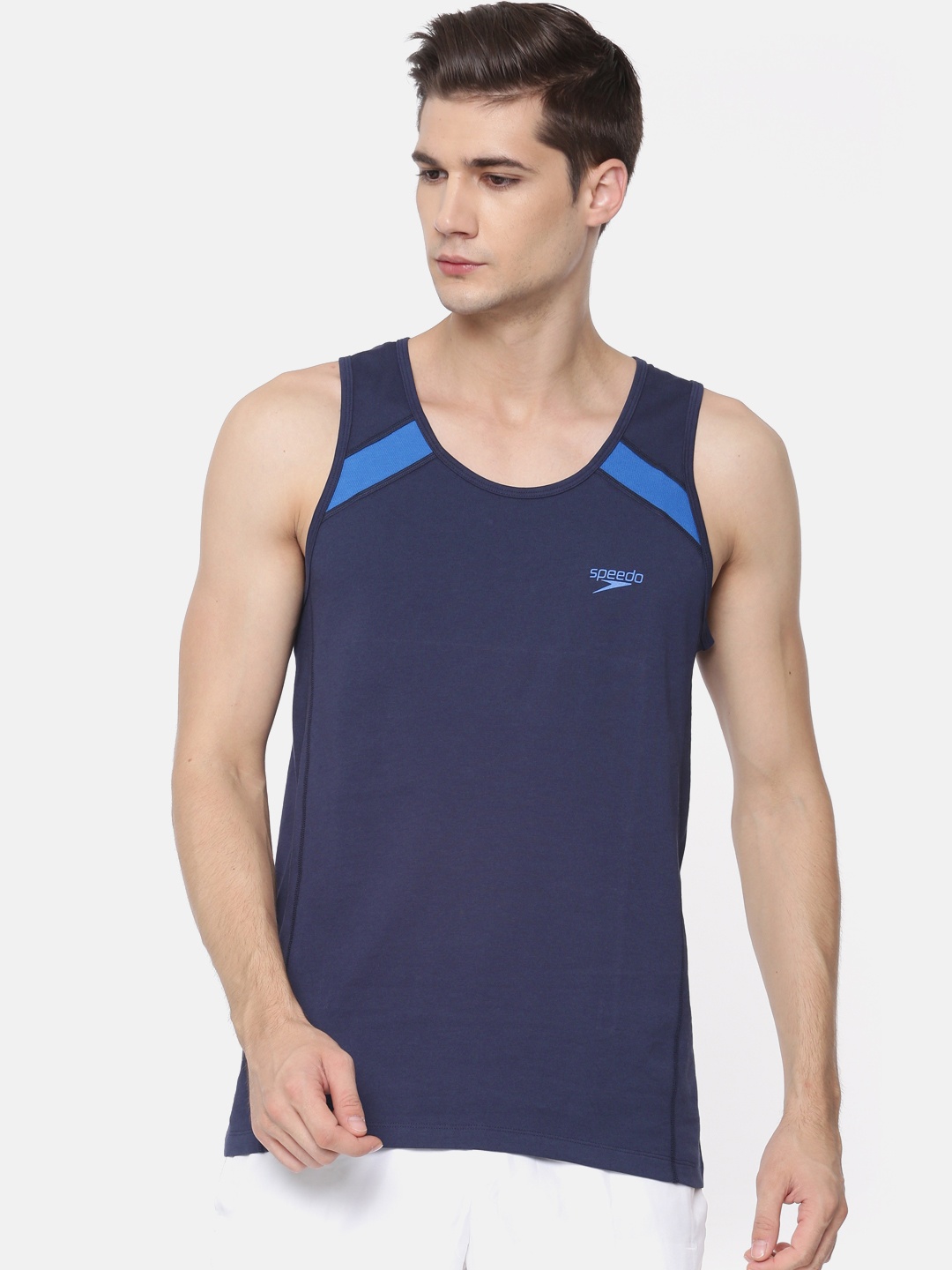 

Speedo Men Navy Solid Round Neck T-shirt, Navy blue