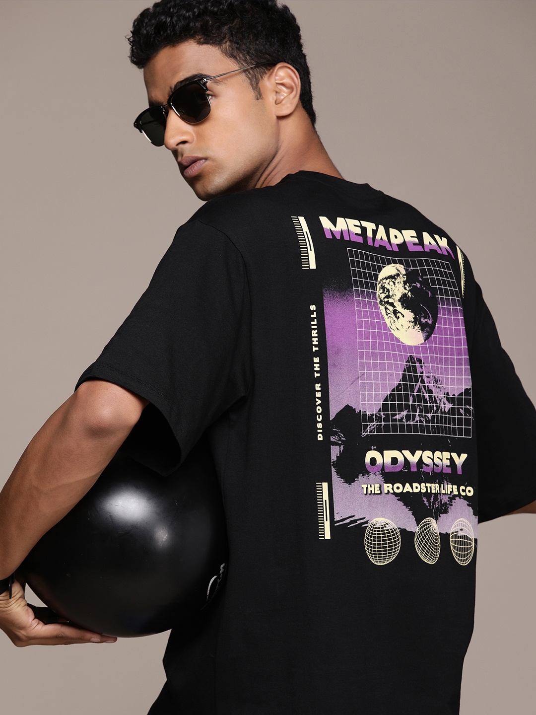 

Roadster Men Printed Drop-Shoulder Sleeves Pure Cotton T-shirt, Black