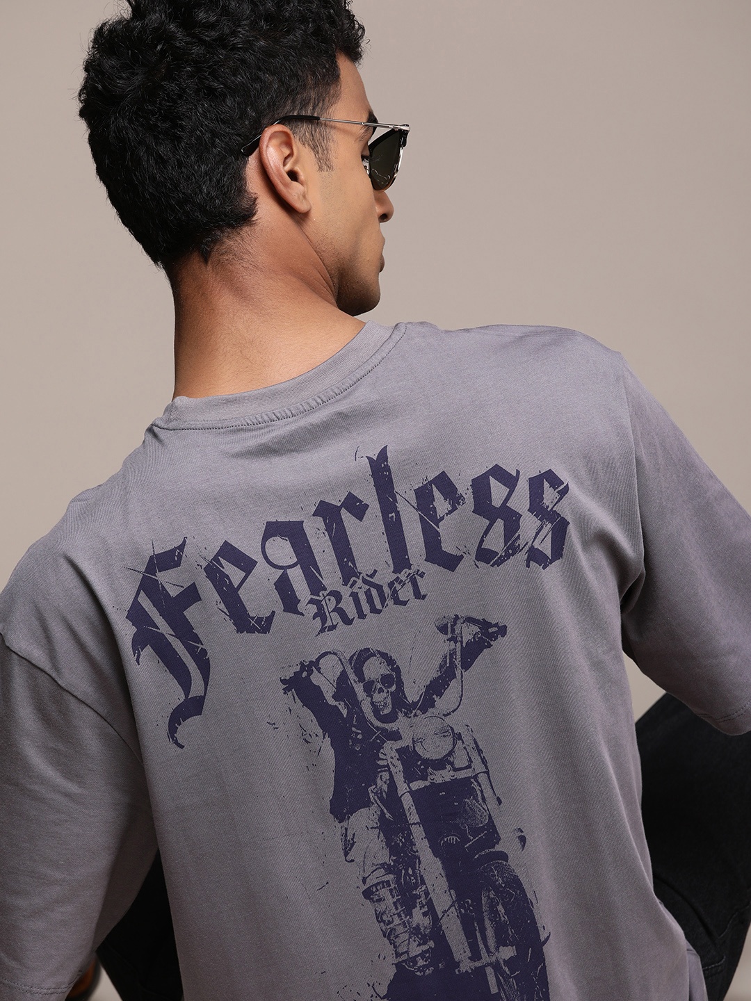 

Roadster Men Graphic Printed Drop-Shoulder Sleeves Pure Cotton T-shirt, Grey