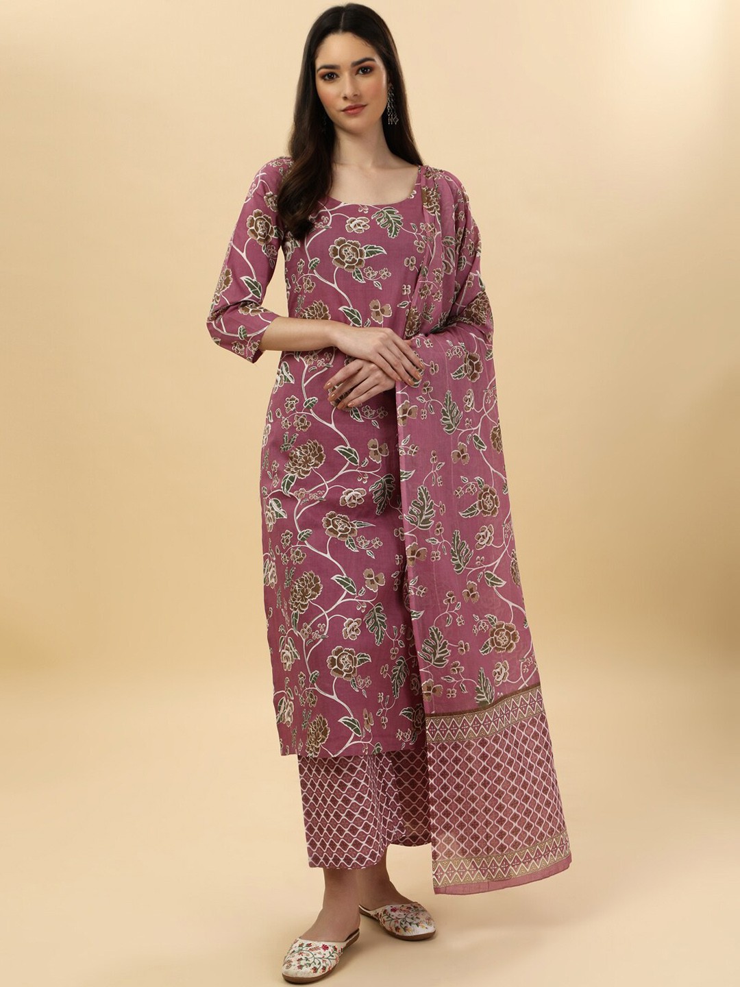 

Sun Fashion And Lifestyle Floral Printed Regular Kurta with Trousers & With Dupatta, Burgundy