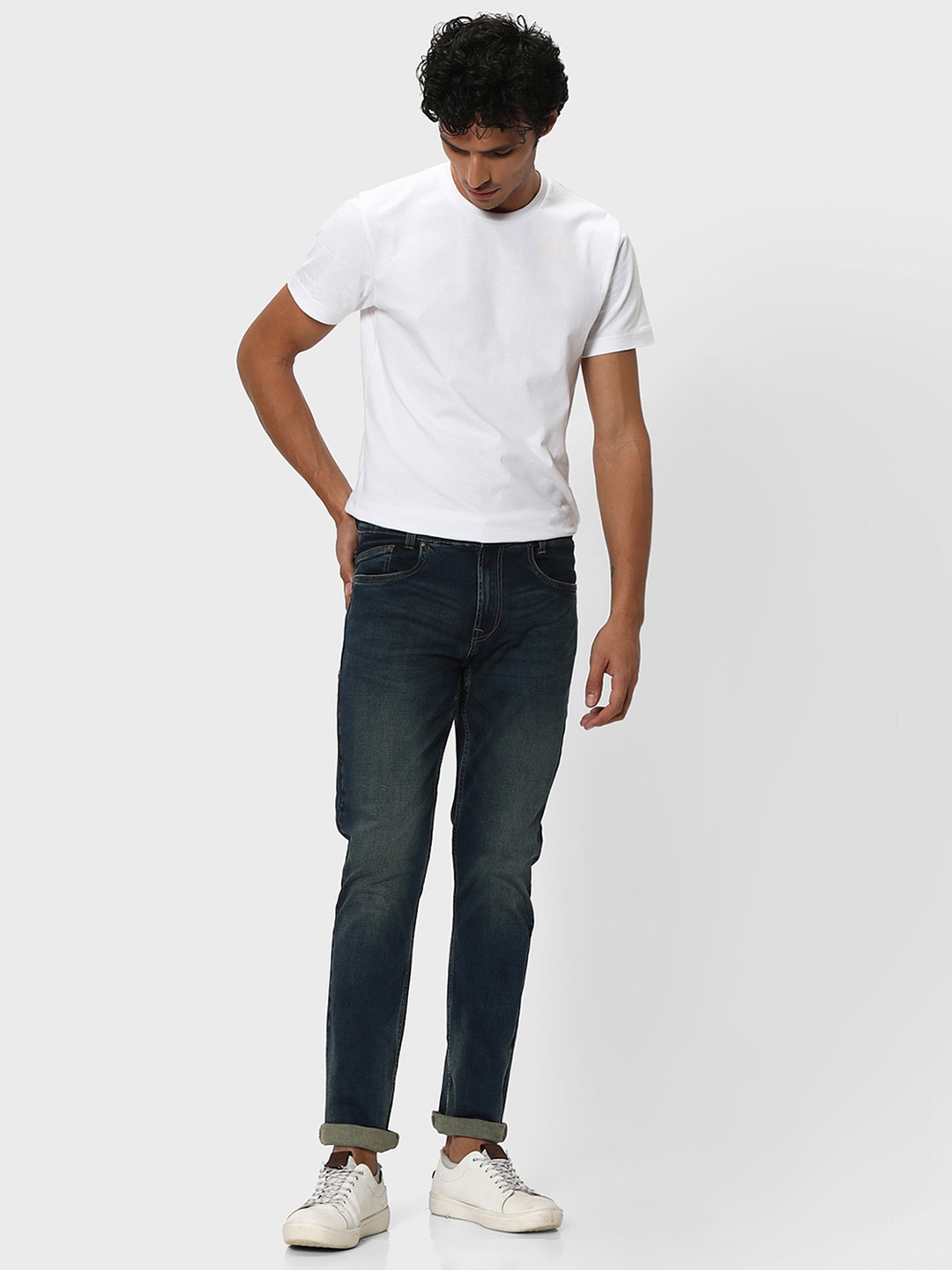 

Mufti Men Straight Fit Light Fade Stretchable Jeans, Blue