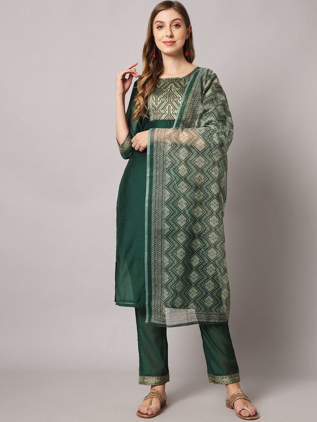 

Sun Fashion And Lifestyle Regular Thread Work Kurta & Trousers With Dupatta, Green
