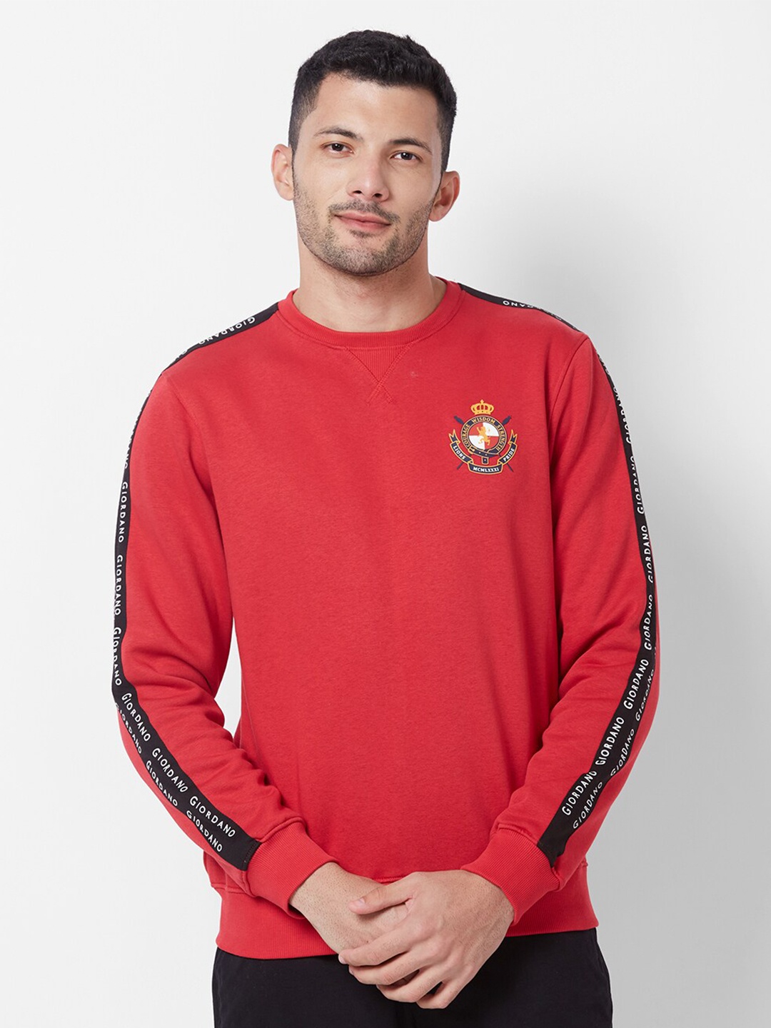 

GIORDANO Round Neck Applique Sweatshirt, Red