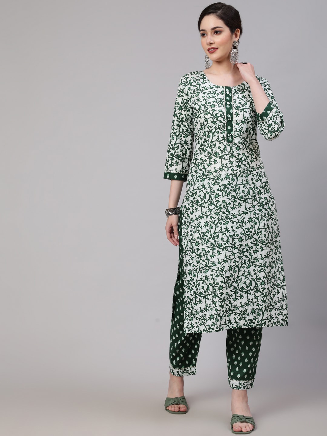 

SAABHI Floral Printed Gotta Patti Detailed Pure Cotton Straight Kurta With Trousers, Green