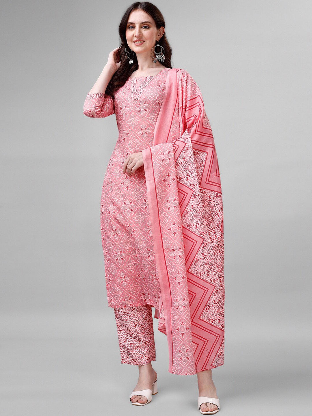 

Sun Fashion And Lifestyle Bandhani Printed Regular Kurta with Pyjamas & With Dupatta, Pink