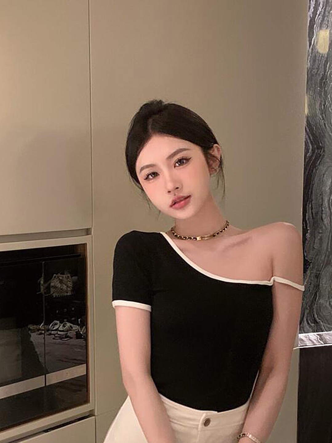 

LULU & SKY One Shoulder Fitted Top, Black
