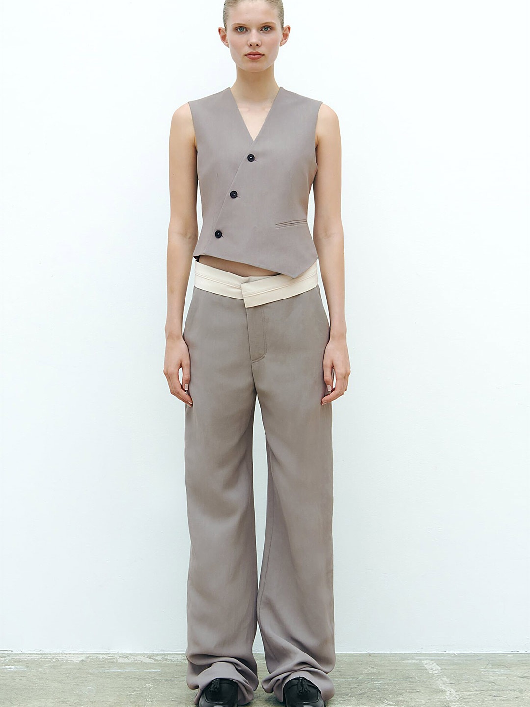 

LULU & SKY V-Neck Sleeveless Crop Top, Grey