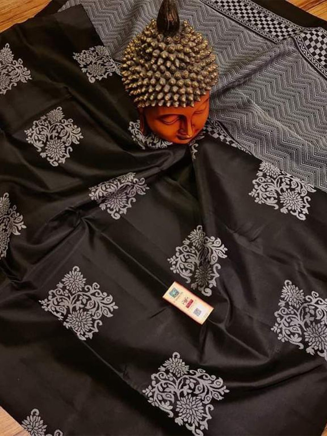

MORLY Ethnic Motifs Woven Design Zari Kanjeevaram Saree, Brown
