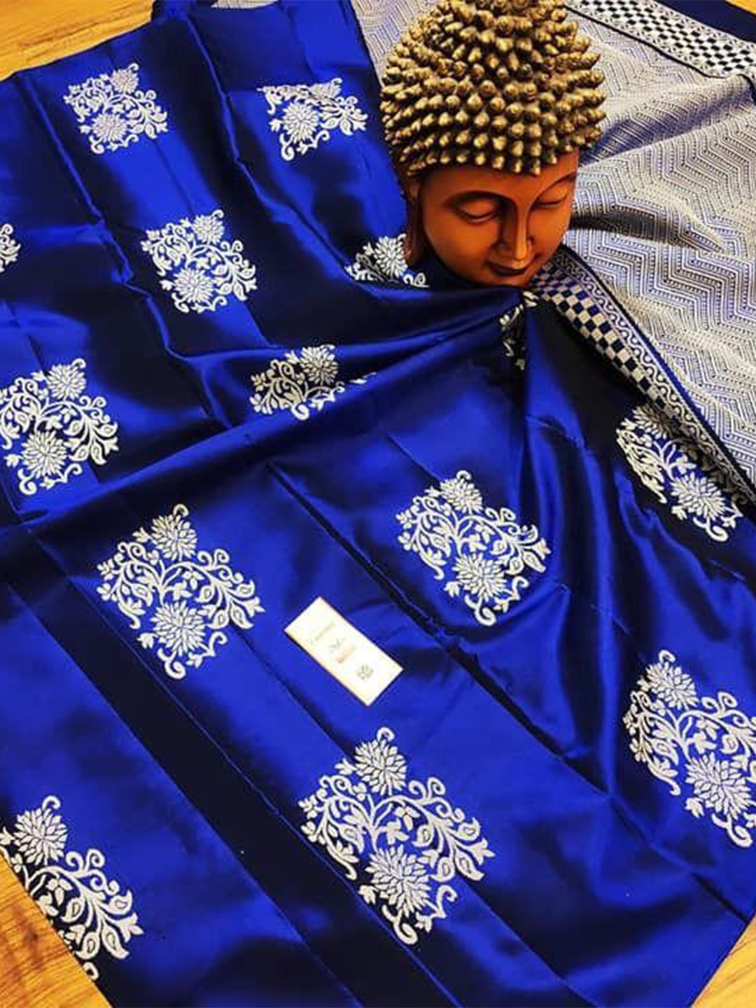 

MORLY Ethnic Motifs Woven Design Zari Kanjeevaram Saree, Blue