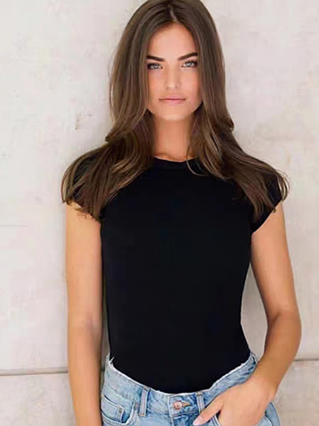 

LULU & SKY Round Neck Fitted Top, Black